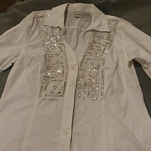 Women's top. Says size 1...im going to say small